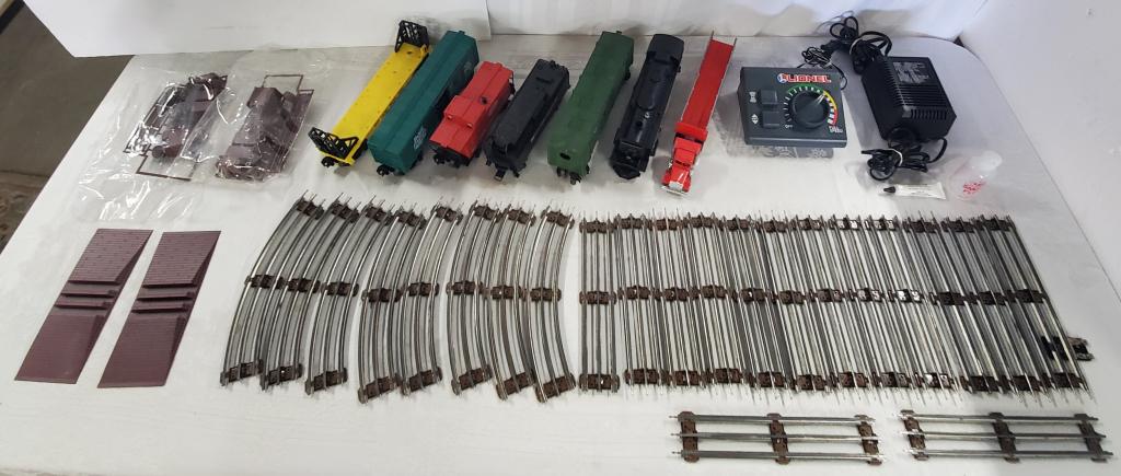 Lionel Train Set: Lionel Train Set *Lionel Engine - 8632. *NH 16236 - New York, New Haven Hartford BLT 1-93. *New York Central Caboose. *New York Central Coal Car 8050-T. *Traveling Aquarium Car BLT 1-81. *New York Cen