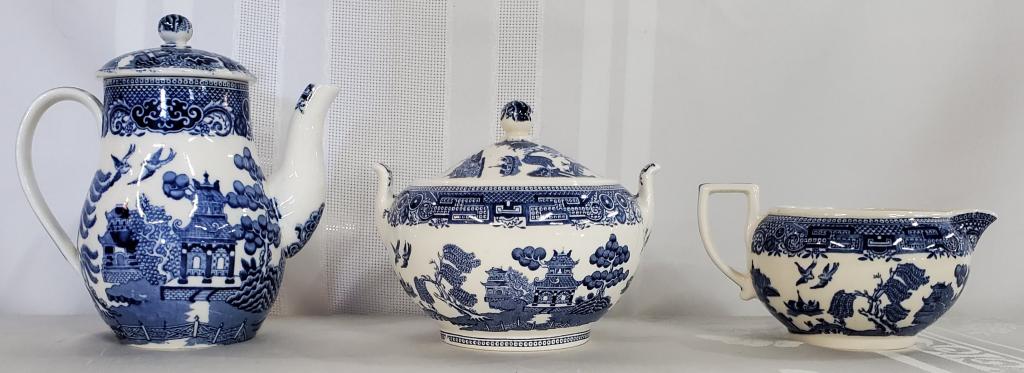 3 Pieces of Wedgwood "Willow" (1 of 7)