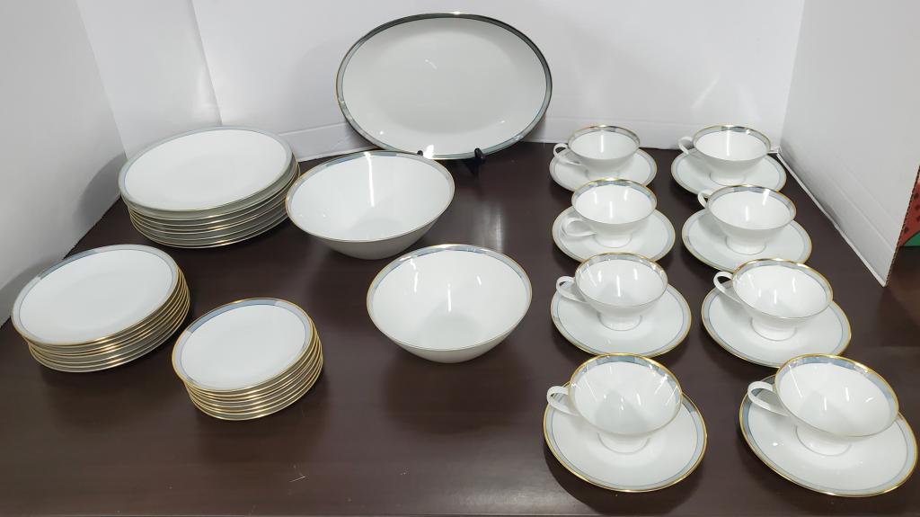 43 Pieces Rosenthal China "Gala Blue" (1 of 9)