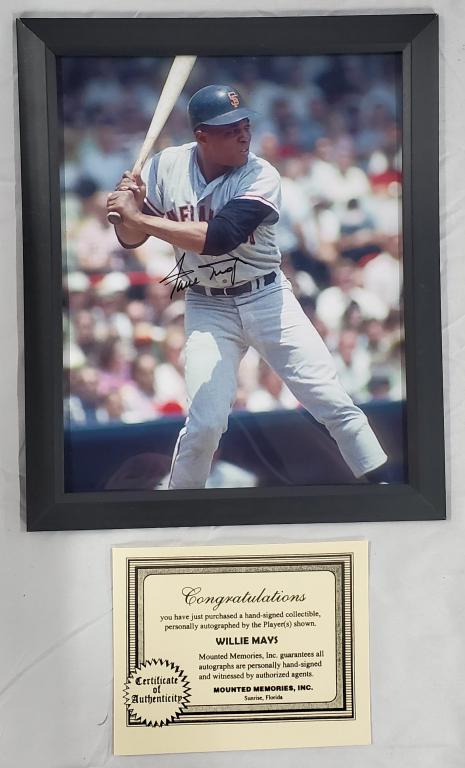 Willie Mays Signed Photo  COA (1 of 2)