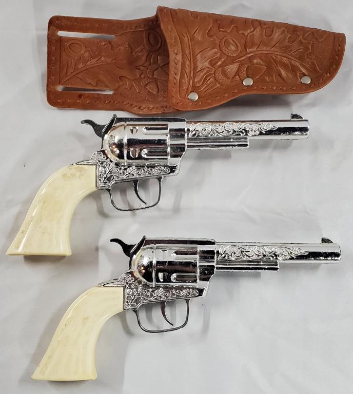 2 Vintage Tootsie Toy Cap Guns: 2 Vintage Tootsie Toy Cap Guns. Pony Boy Die Cast. Includes one holster. Photo's are considered part of the description and condition.
