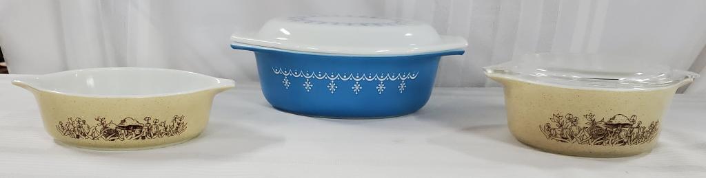 3 Pieces of Vintage Pyrex (1 of 8)