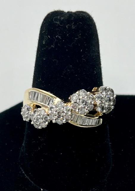 10k Diamond Ring  3.8g TW (1 of 8)