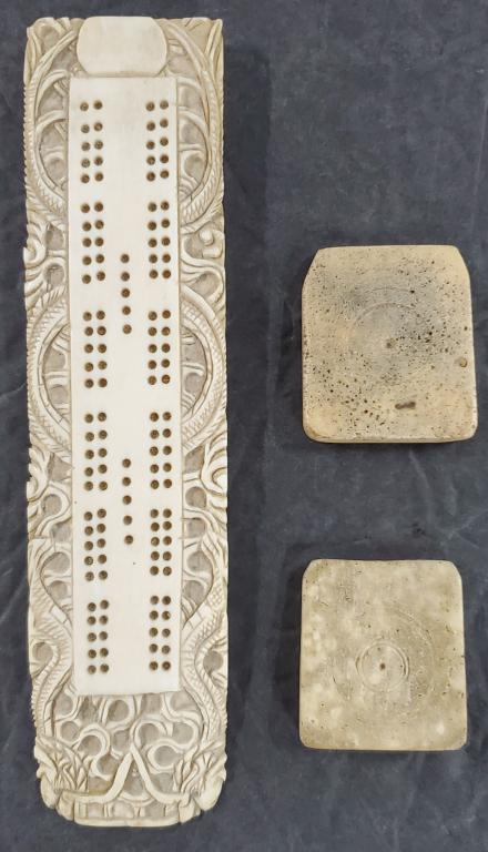 Heavily Carved Ivory/Bone? Cribbage Board (1 of 10)