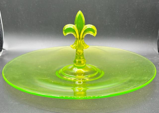 Fleur-de-lis Vaseline Glass Serving Tray (1 of 5)