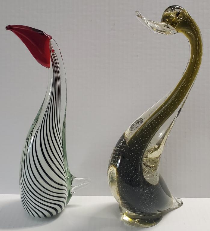 Art Glass Swan and a Pelican/Penquin/Tucan?: Art Glass Swan and a Pelican. *Art Glass Pilgrim Glass Hand Blown Swan - Apx. 13" H. *Art Glass Penguin/Pelican/Tucan? Apx. 12" H. Photos are considered part of the description and condition.