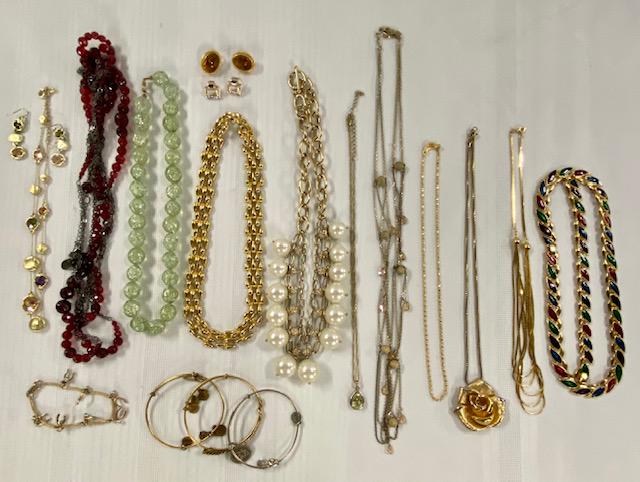 Nice Assortment of Costume Jewelry: Nice Assortment of Costume Jewelry *9 Necklaces. *1 Necklace with Matching Bracelet. *1 Necklace with Matching Pierced Earrings. *2 Pairs of Earrings - One Pierced - One Clip. *1 Horseshoe Charm Brace