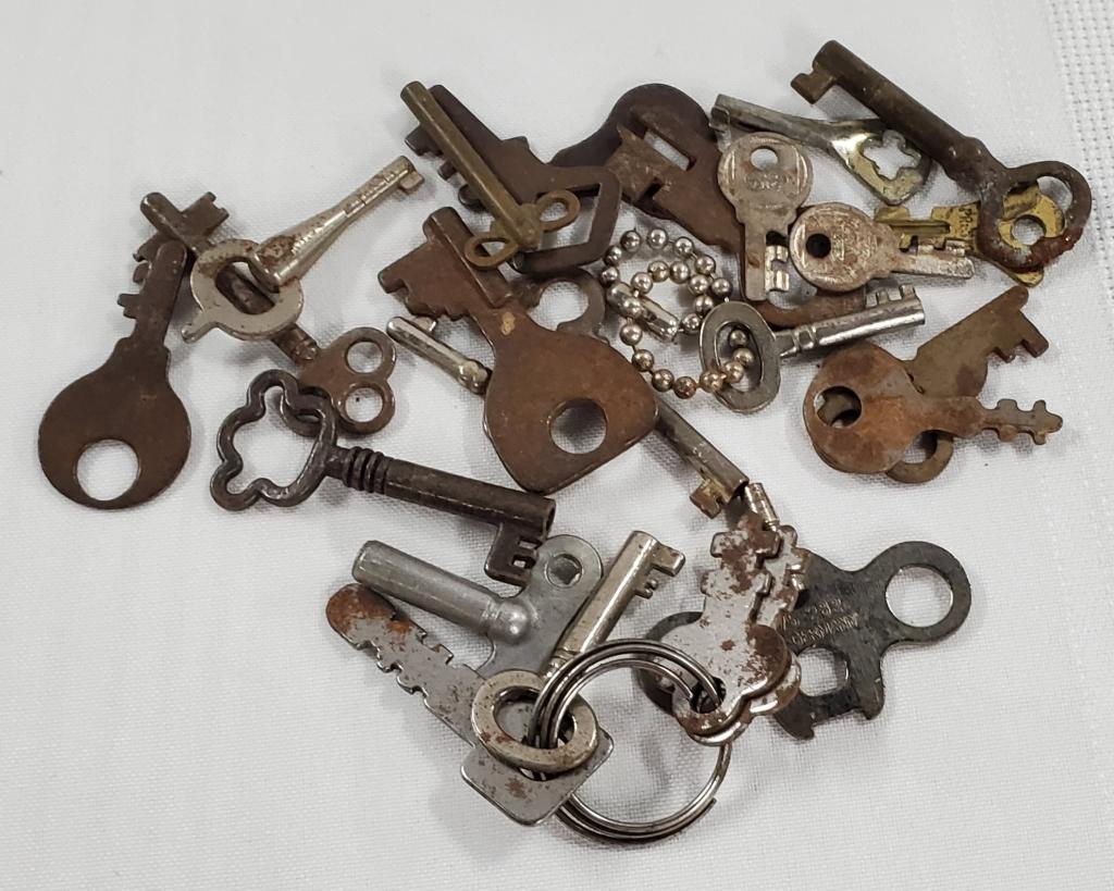 Collection of 25 Keys (1 of 3)