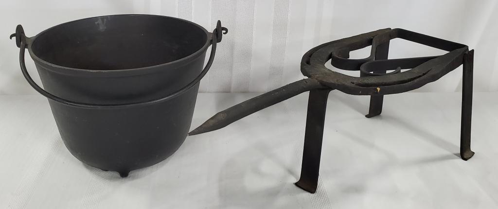 Cast Iron Caldron and Fireplace Trivet (1 of 6)