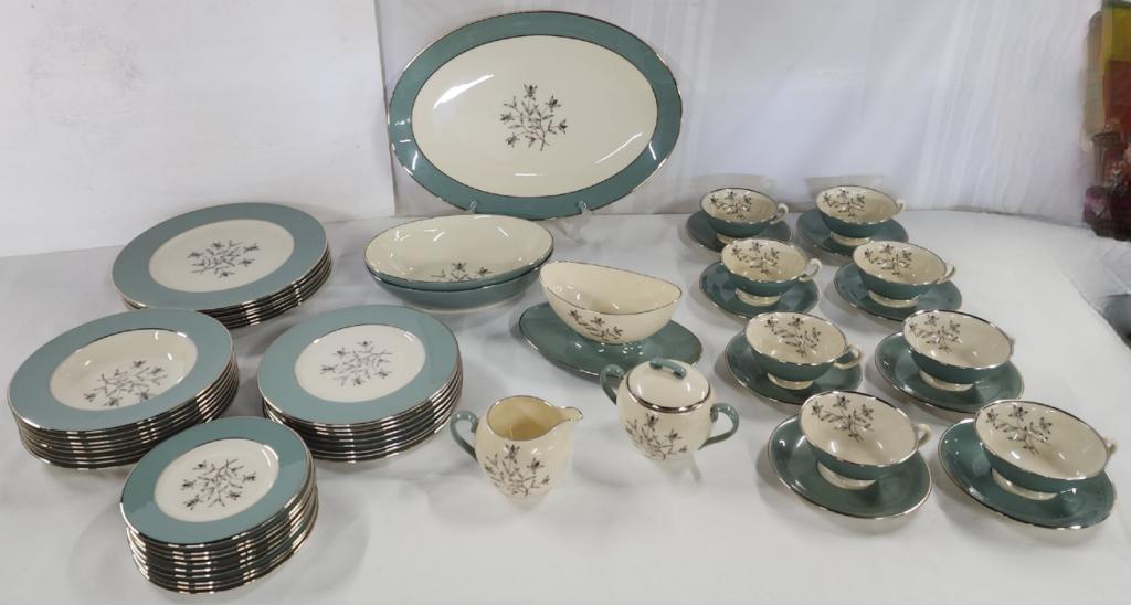 Set of Lenox Kingsley Dinnerware Set. (1 of 8)