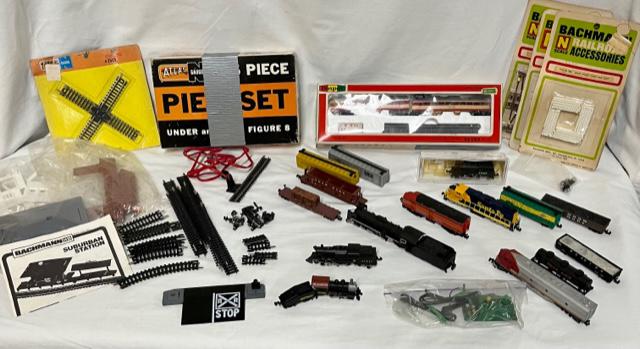 N Scale Trains and Accessories: N scale trains and accessories.* 18 car/trains.* tracks.* Atlas Pier Set.* many accessories. - approx. 6"L X 1"W to 3"L X 3/4"W.Photos are considered part of description and condition.208
