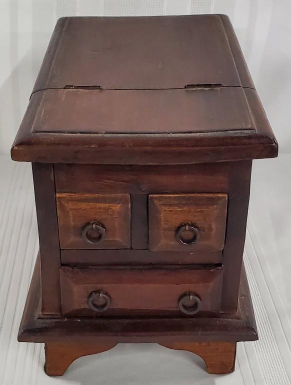 Vintage Dresser Box with Lift Up Mirror (1 of 6)