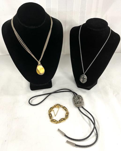 4 Pieces of Assorted Costume Jewelry (1 of 15)