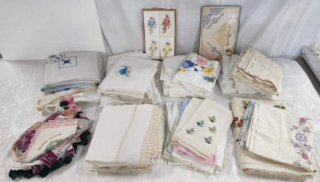 Assortment of Nice Vintage Linens/Handiwork: Assortment of Nice Vintage Linens/Handiwork. Very Nice Condition. Photo's are considered part of the description and condition. O
