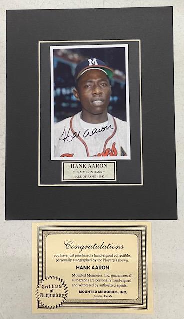 Hank Aaron Signed Photo   COA (1 of 3)