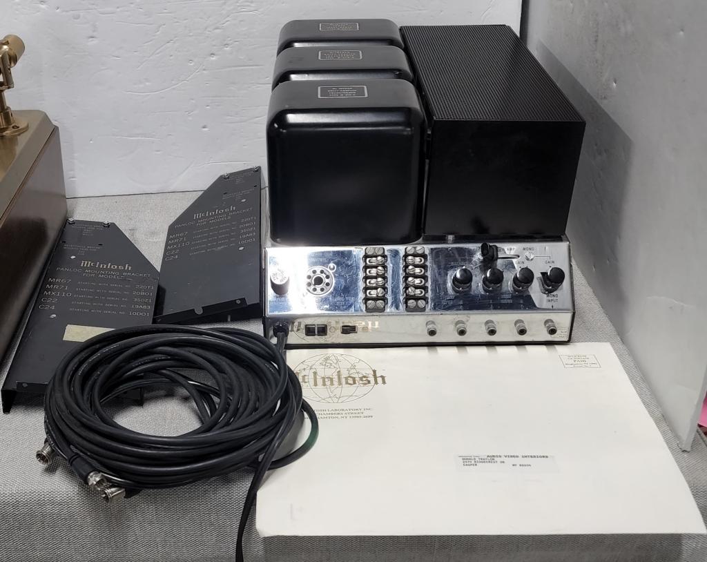 Vintage McIntosh MC240 Tube Amplifier (1 of 13)