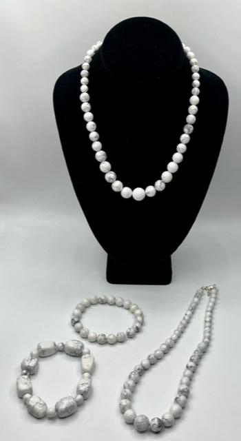 4 Pieces of White Howlite Beaded Jewelry (1 of 6)