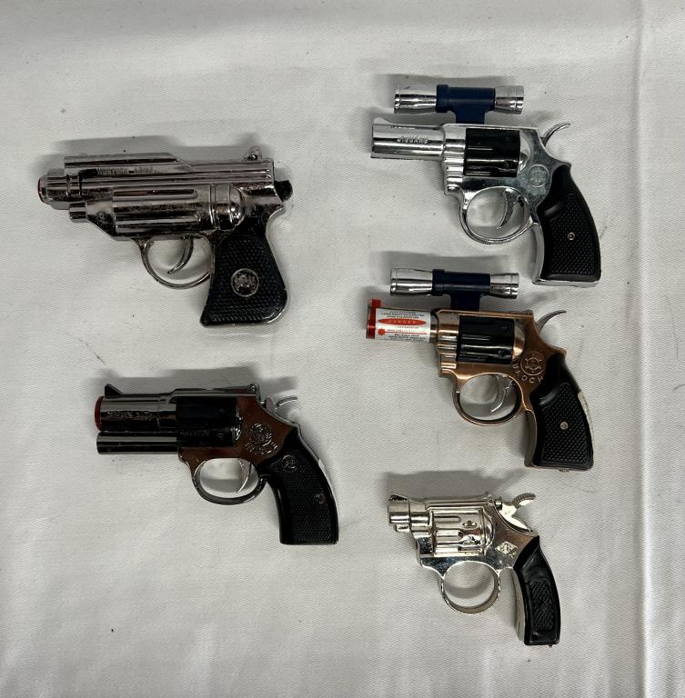 5 Collectible Gun Lighters: 5 Collectible Gun Lighters. *Eagle. *88. *Western Arms. *2 Jiguang Baoch w/ Scope. Working condition unknown. Photo's are considered part of the description and condition. 801-284