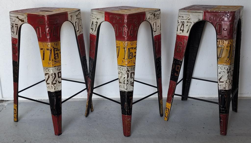 3 Decorator Metal License Plate Design Stools: 3 Decorator Metal License Plate Design Stools. Kentucky/Florida License Plate Design. Apx. 29" H. Photo's are considered part of the description and condition.