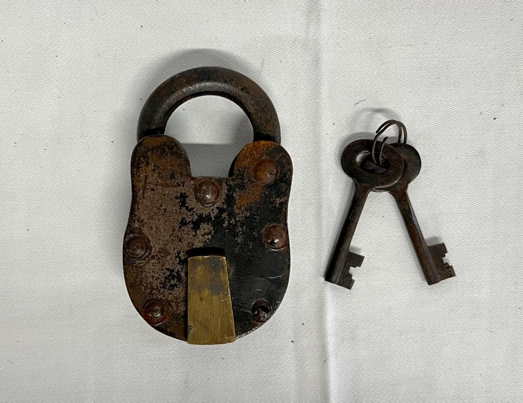 Iron Padlock and 2 Keys: Iron Padlock and 2 Keys. Brass Key Hole Cover. Functional - Lock Works. Photo's are considered part of the description and condition.