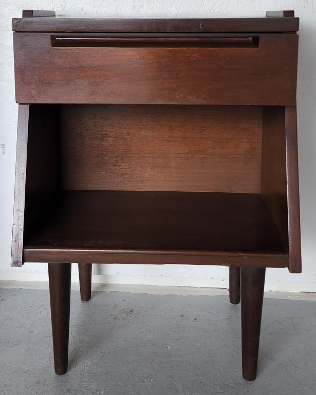 Vintage MCM Night Stand or Accent Table (1 of 8)