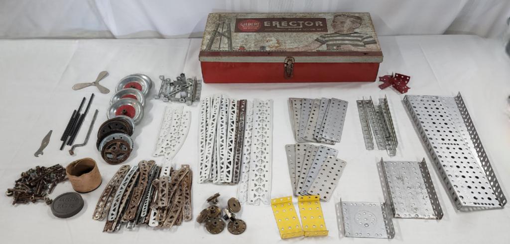 Gilbert Erector Automatic Radar Scope Set: Gilbert Erector Automatic Radar Scope Set. #10042 Metal Box shows wear/rust. Not sure if all parts and pieces inside are included with the original set. Photos are considered part of the description a