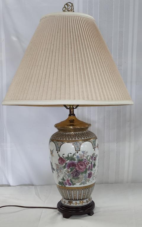 Asian Design Porcelain Ginger Jar Table Lamp (1 of 5)