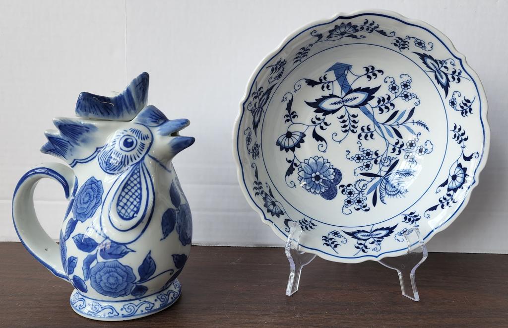 Asian Blue/White Rooster and Blue Danube bowl.: Danube Bowl Asian blue/white rooster and Blue Danube bowl. *rooster is a teapot approx. 6 1/2"H X 6 1/2"W. * Danube bowl is made in japan - approx. 9 1/4"D. Photos are considered part of description a