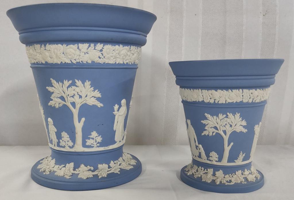 2 Beautiful Wedgwood Vases with Flower Frogs (1 of 9)