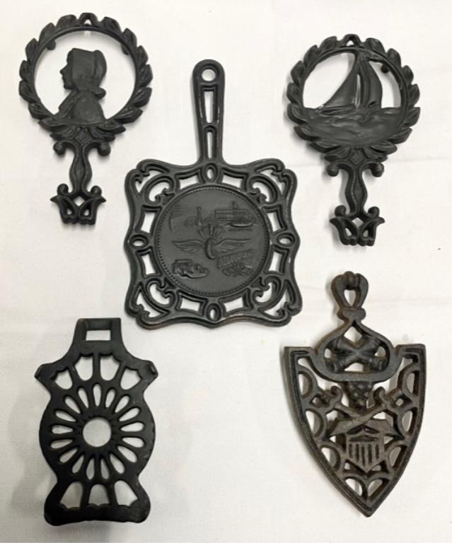 5 Assorted Mini Cast Iron Trivets (1 of 14)