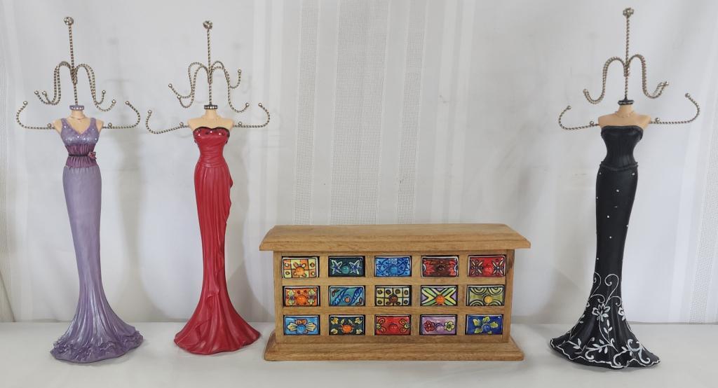 Beautiful Jewelry box And 3 Unique Jewelry Holders (1 of 10)