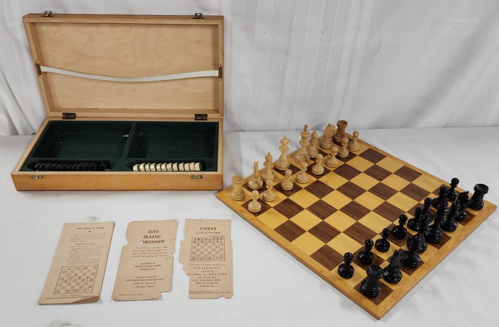 Vintage "Gits Plastic Chessmen" Chess/Checker Set (1 of 10)