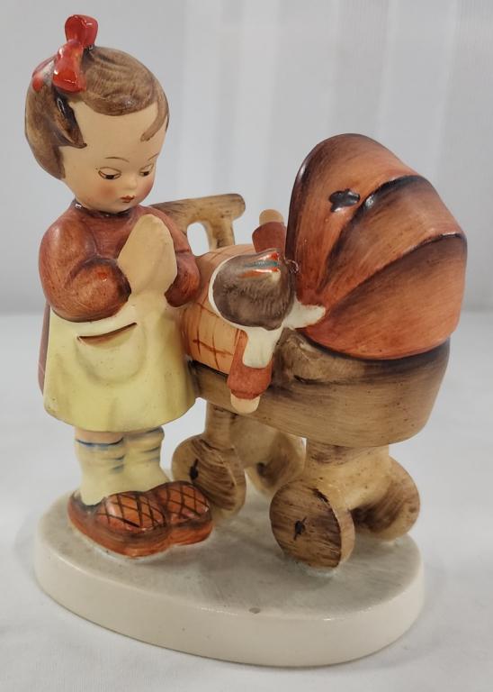 Vintage Collectable  Hummel Figurine (1 of 8)
