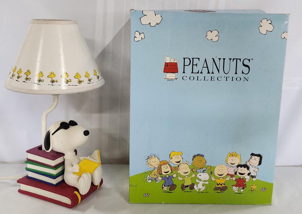 Peanuts Collection Snoopy Lamp with Box (1 of 5)