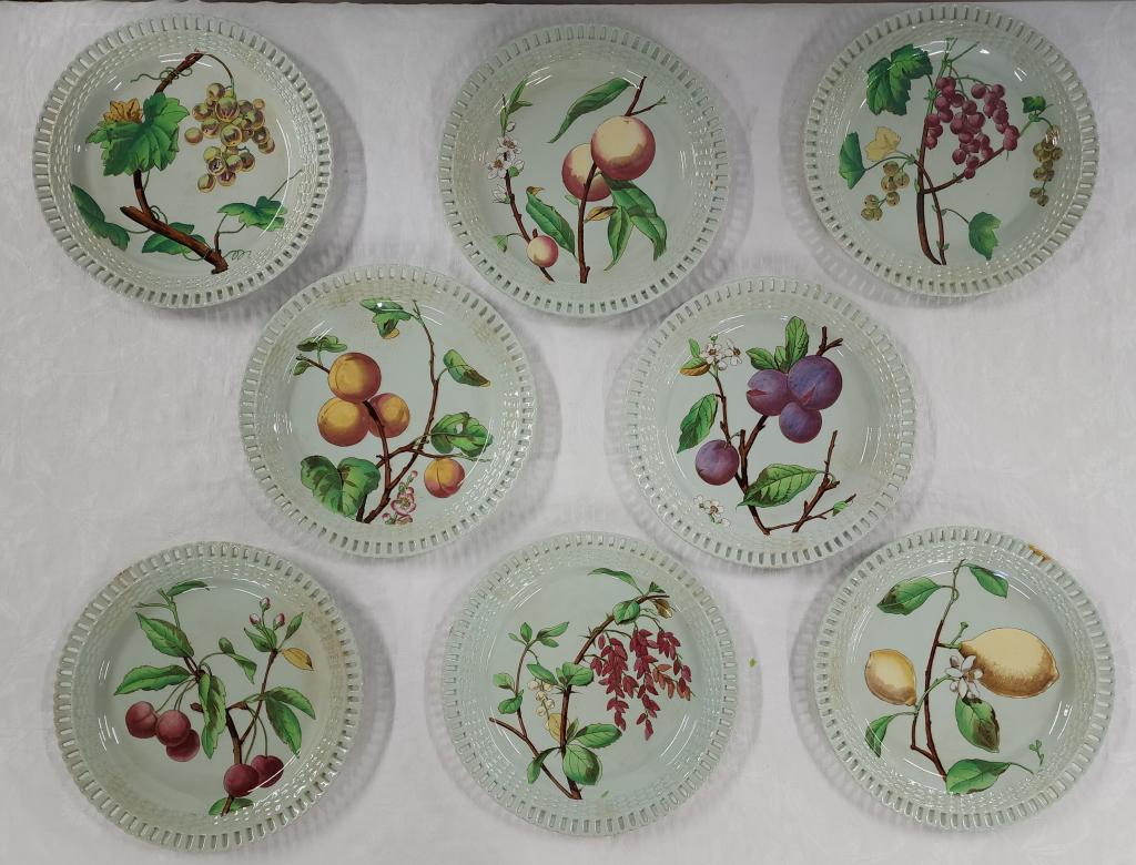 Vintage Set of 8 Minton Plates (1 of 5)