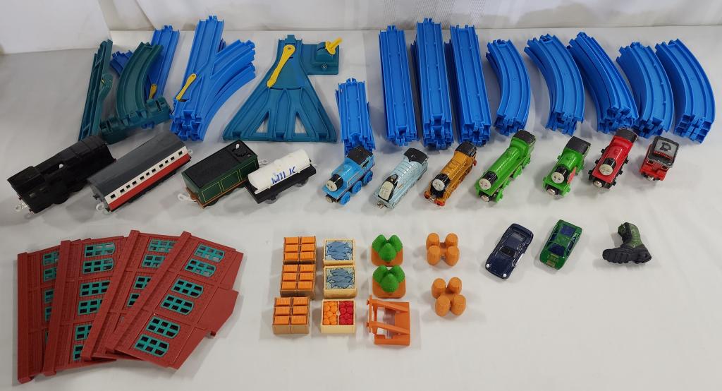 Thomas The Train With Miscellaneous Accessories (1 of 6)