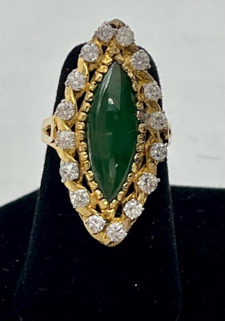 Beautiful 14K Diamond and Jade Ring - 5.8g (1 of 12)