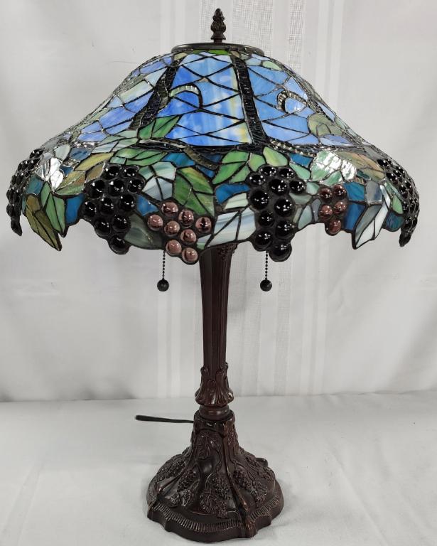 Tiffany Style Stained Glass Table Lamp (1 of 7)