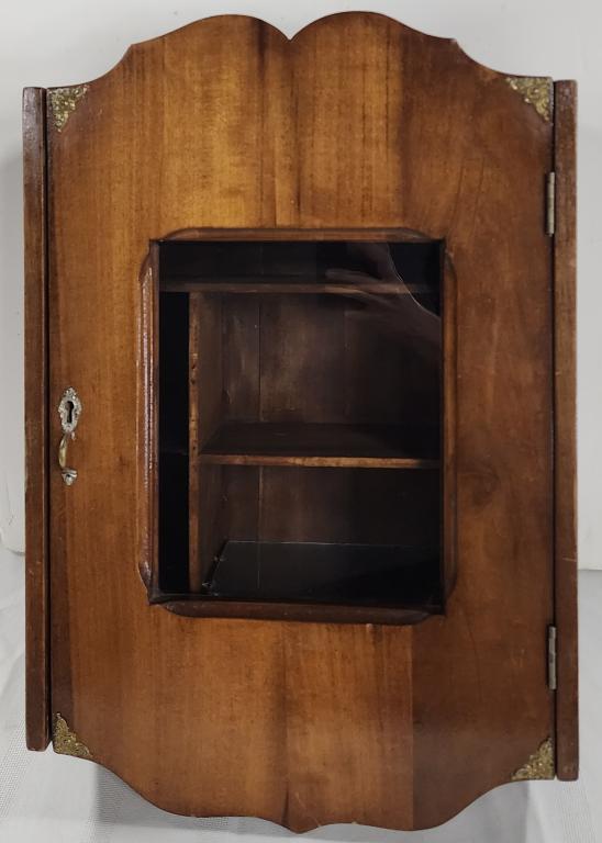 Antique Style Medicine Cabinet (1 of 9)