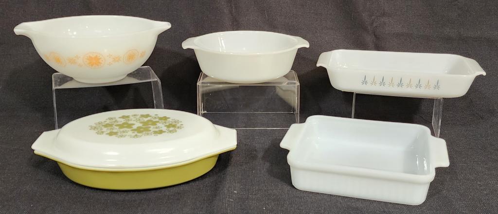 5 Assorted Pieces of Vintage Pyrex & Fire King (1 of 10)