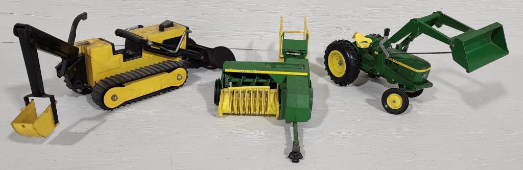 Vintage ERTL John Deere & Tonka Farm Equipment (1 of 18)