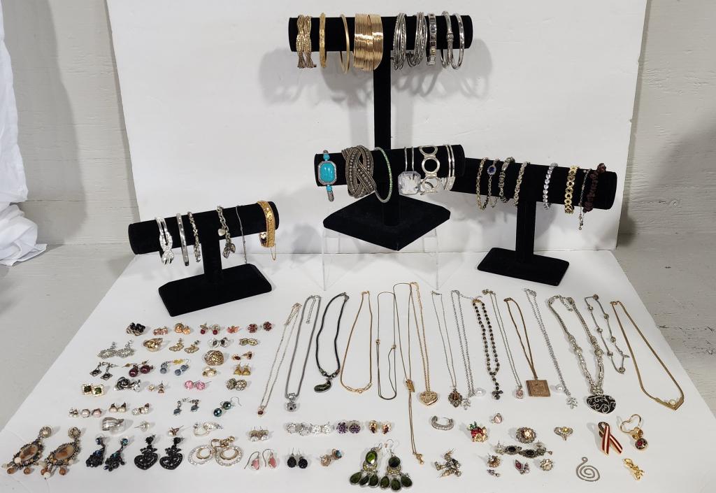 Large Collection Of Costume Jewelry (1 of 8)