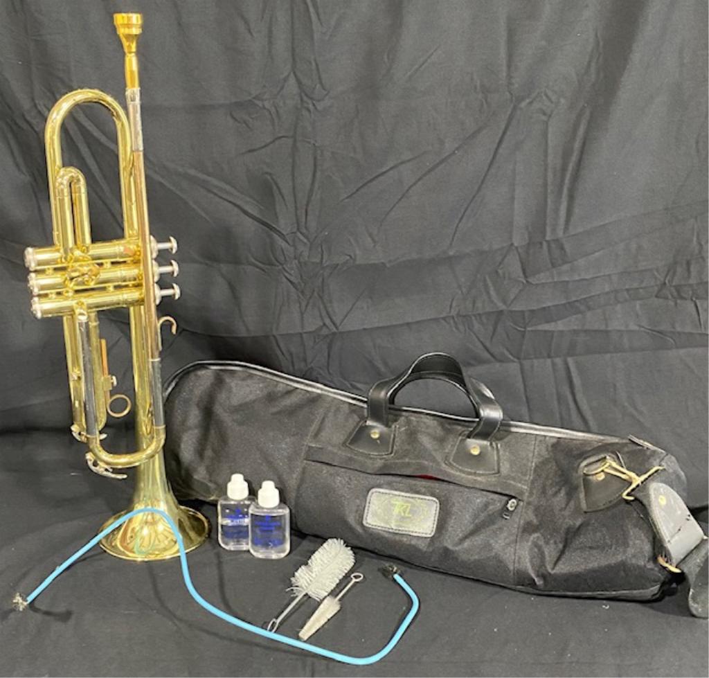 Yamaha Japan Trumpet with Carrying Case (1 of 17)