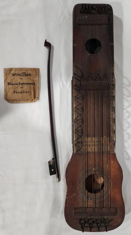 Vintage Ukelin Ukulele (1 of 9)
