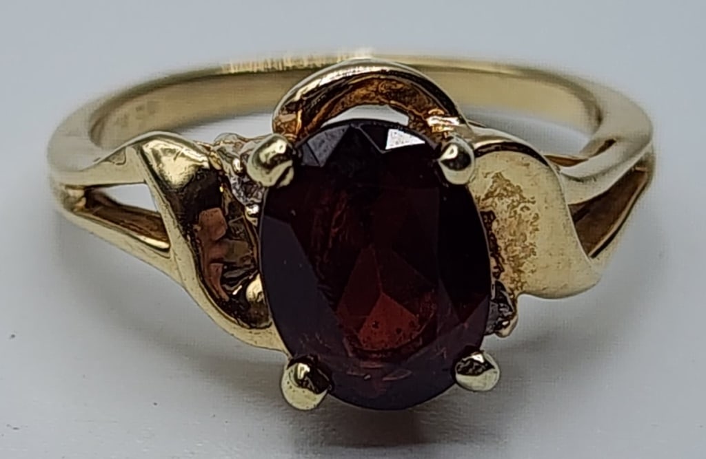 10k Garnet Ring W/ Diamond Accents- 2.4g Tw (1 of 5)