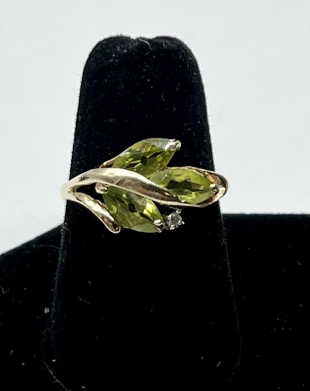 Beautiful 14k Peridot Ring - 2.4g TW (1 of 6)
