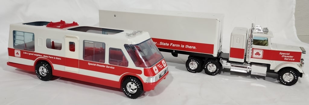 Pair of 1995 Nylint Corp State Farm Model Trucks (1 of 15)