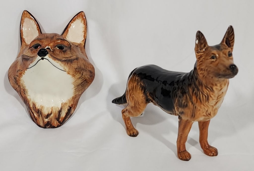 Pair of Collectible Pottery Pieces (1 of 16)