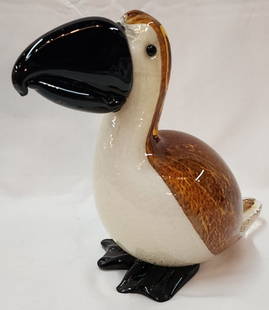 Oscar Zanetti Signed Art Glass Pelican: Oscar Zanetti signed art glass pelican. Approx. 8 1/4"H Small chip on foot. Photos are considered part of the description and condition.