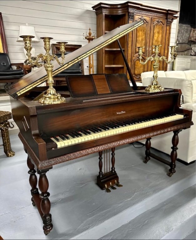Beautiful Wurlitzer Baby Grand Piano (1 of 7)